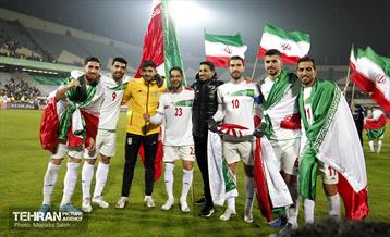 جشن و شادی بازیکنان و کادر فنی تیم ملی ایران پس از صعود به جام جهانی 2022