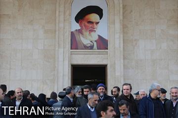 حضور مردم در حرم مطهر امام (ره) برای تشییع پیکر آیت الله هاشمی رفسنجانی 2