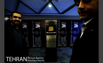 رونمایی از نقش برجسته سرباز هخامنشی با حضور شهردار تهران 25