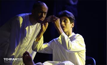 نمایش آیینی خانه ای از گل و اندوه 59