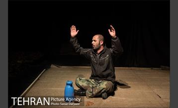 نمایش "سبز سپید سرخ"‎ 10