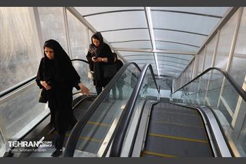 بازدید مدیرکل حوزه شهردار تهران از پروژه پل‌های مکانیزه عابرپیاده 42