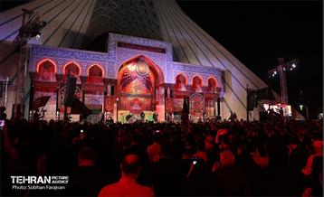 آئین بدرقه زائران اربعین در میدان آزادی 8