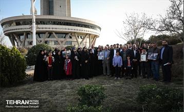 کاشت نهال به یاد شهدا در برج میلاد 1