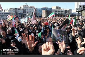 اجتماع مردم تهران در پی شهادت رهبر انقلاب - 2 34