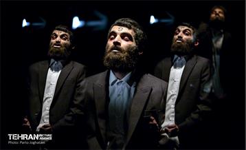 نمایش «تن‌ها» 16