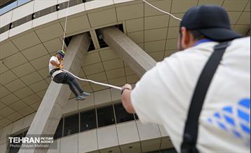 پرش چتربازان از برج میلاد تهران 19