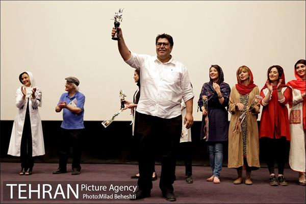 مراسم اهدای جایزه بهترین بازیگر مرد جشنواره مسکو به فرهاد اصلانی‎ 17
