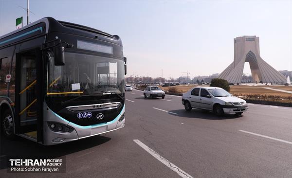 آیین رونمایی و ورود ناوگان حمل‌ونقل برقی شهر تهران 42