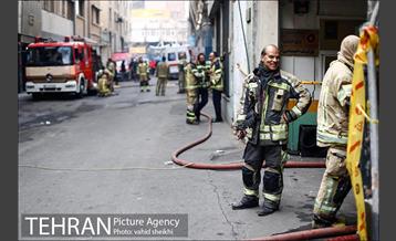 پایان عملیات اطفای حریق ساختمان برق حرارتی میدان ولیعصر 12