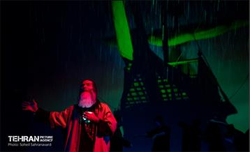 نمایش «سیب، فانوس، کشتی» 19