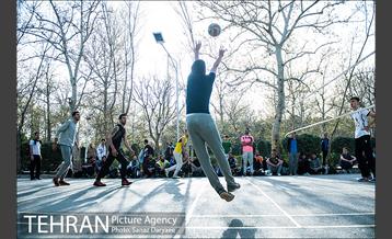 ورزش والیبال در پارک لاله‎ 9