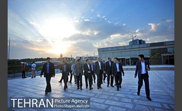 بازدید مهندس افشانی شهردار تهران از مجموعه باغ کتاب 33