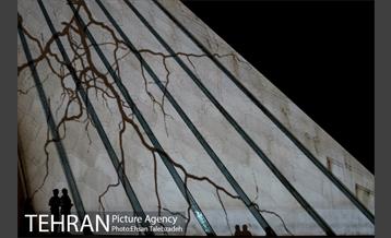 سیمرغ صلح بر برج آزادی 13