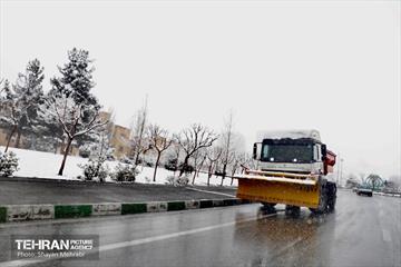 آمادگی نیروهای خدمات شهری در پی بارش‌ برف تهران 22