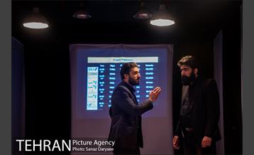 نمایش او فقط خسته بود‎ 9