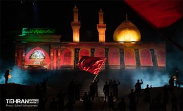 نمایش «تنهاتر از مسیح» 2