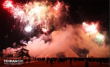 نورافشانی جشن پیروزی انقلاب اسلامی در میدان آزادی 21