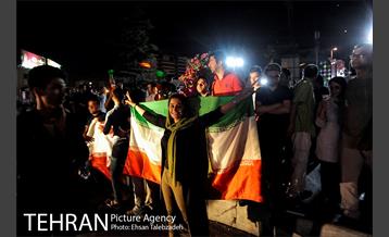 شادی مردم تهران پس از صعود تیم ملی فوتبال به جام جهانی 19