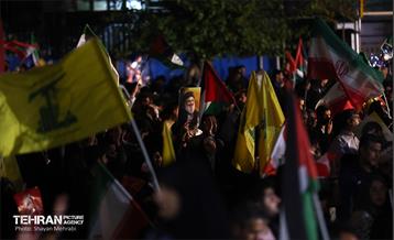 شادی مردم تهران پس از حمله موشکی ایران 9