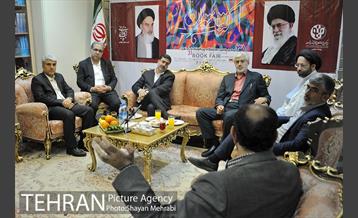 بازدید حسینی مکارم سرپرست شهرداری تهران ار نمایشگاه کتاب 7