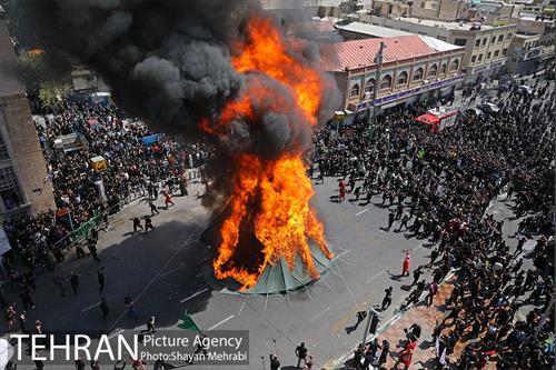 عزاداری ظهر عاشورای حسینی در چهار راه گلوبندک 26