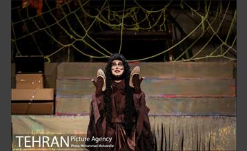 اجرای نمایش شاپرک خانوم 18