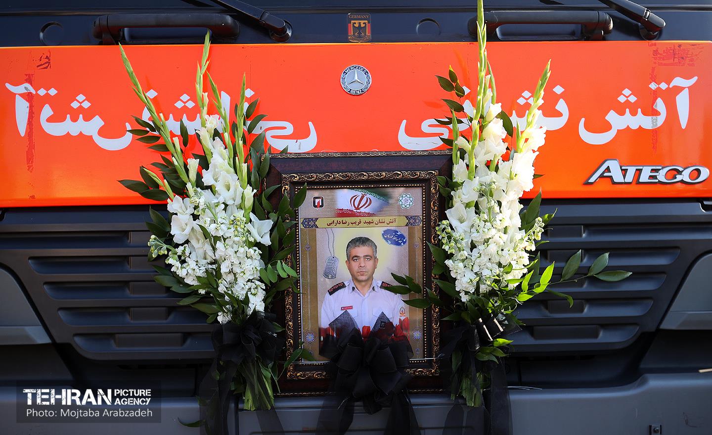 تشییع پیکر شهید آتش‌نشان «قریب رضا دارابی» -1 21