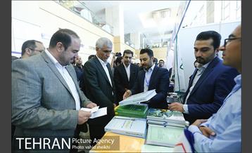 بازدید شهردار از نمایشگاه دستاوردهای معاونت توسعه منابع  انسانی شهردار تهران 4