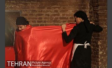 نمایش کلفت ها‎ 11