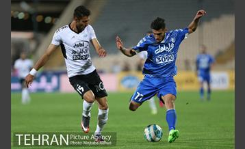 دیدار تیم های فوتبال استقلال و صبای قم