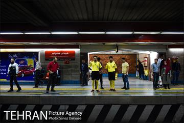 پرفورمنس داوران فوتبال در ایستگاه هفت تیر 5