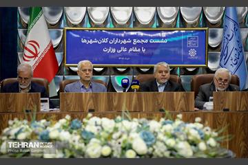 نشست مجمع شهرداران کلانشهرها با وزیر میراث فرهنگی 14