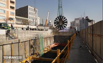 مونتاژ قطعه اصلی دومین دستگاه TBM خط 10 28