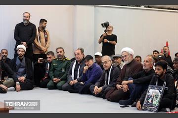 دیدار شهردار تهران با اعضای خانواده شهدای مدرسه شجره طیبه میناب 44