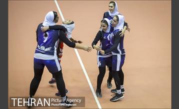 دیدار تیم‌های والیبال شهرداری قزوین و سروقامتان بابل 13