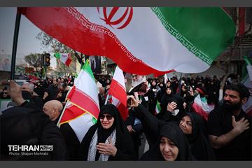 تشییع پیکر مطهر شهدای ناوشکن دنا 39