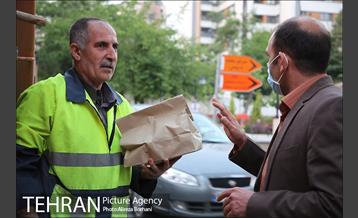 توزیع افطار بین پاکبان های شهر تهران 6