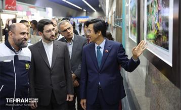 افتتاح نمایشگاه عکس ویتنام در ایستگاه مترو تجریش 9