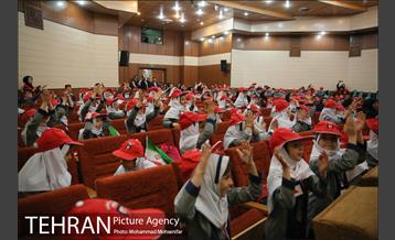 جشن رونمایی و اهدای احکام حامیان ایمنی به دانش آموزان 1