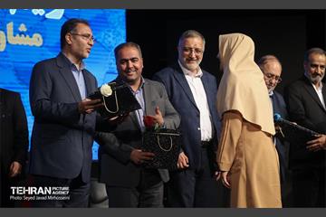 آیین گرامیداشت مقام شامخ معلم و تجلیل از معلمان نمونه منطقه ۱۷  18