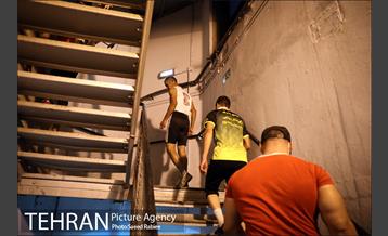 ثبت رکورد پله نوردی در برج میلاد 13