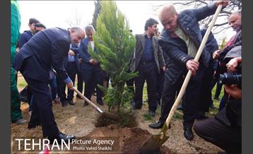 مراسم کاشت نهال در هفته منابع طبیعی (درخت فرهنگ و هنر) 25