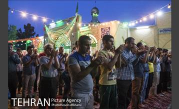 یک لقمه مهربانی در امام زاده علی اکبر 9