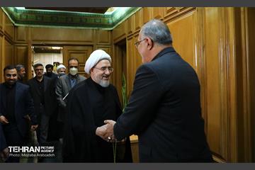 دیدار آیت‌الله اراکی با شهردار تهران