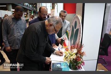 بازدید شهردار تهران از رویداد "اردی‌بهشت کتاب" 7