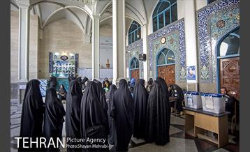 شرکت پیروز حناچی شهردار تهران در انتخابات مجلس شورای اسلامی 1