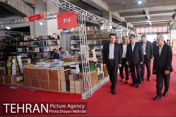 بازدید حسینی مکارم سرپرست شهرداری تهران ار نمایشگاه کتاب 33