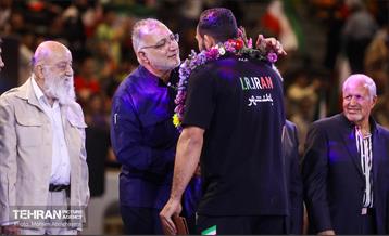 مراسم تجلیل از کشتی‌گیران قهرمان جهان (جشنی برای ایران) 45
