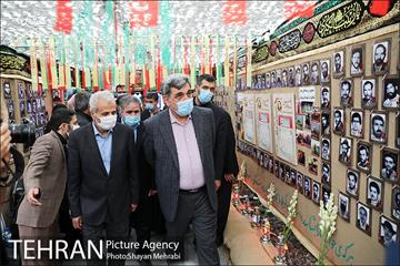 بازدید شهردار تهران از نمایشگاه دفاع مقدس 19